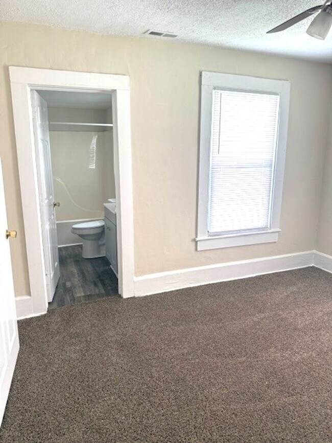 Building Photo - 2 Bedroom, 1 Bath House (COMING SOON)