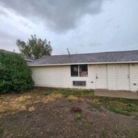 Building Photo - Centrally Located One Bedroom Duplex