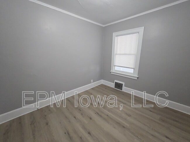 Building Photo - 330 Cutler St