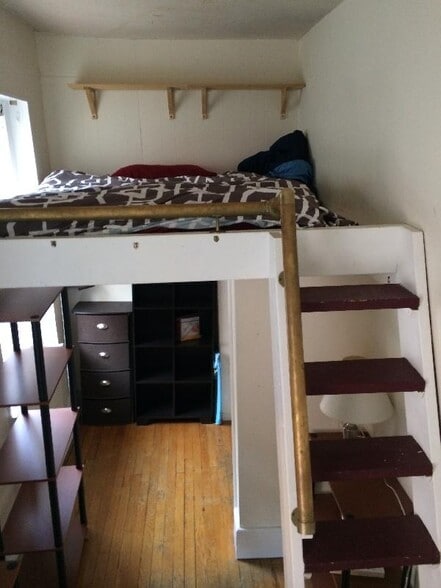 *Pictures are representative samples of the advertised unit. In some cases, the actual units you tou - 14 Aberdeen St