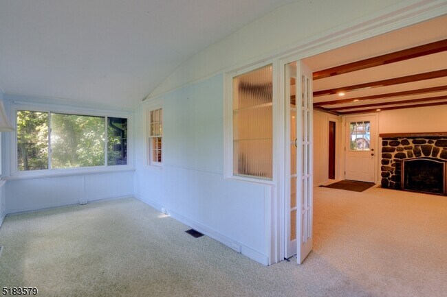 Building Photo - 15 Scenic Dr