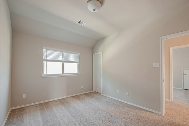 Building Photo - 32005 Towering Birch Trl