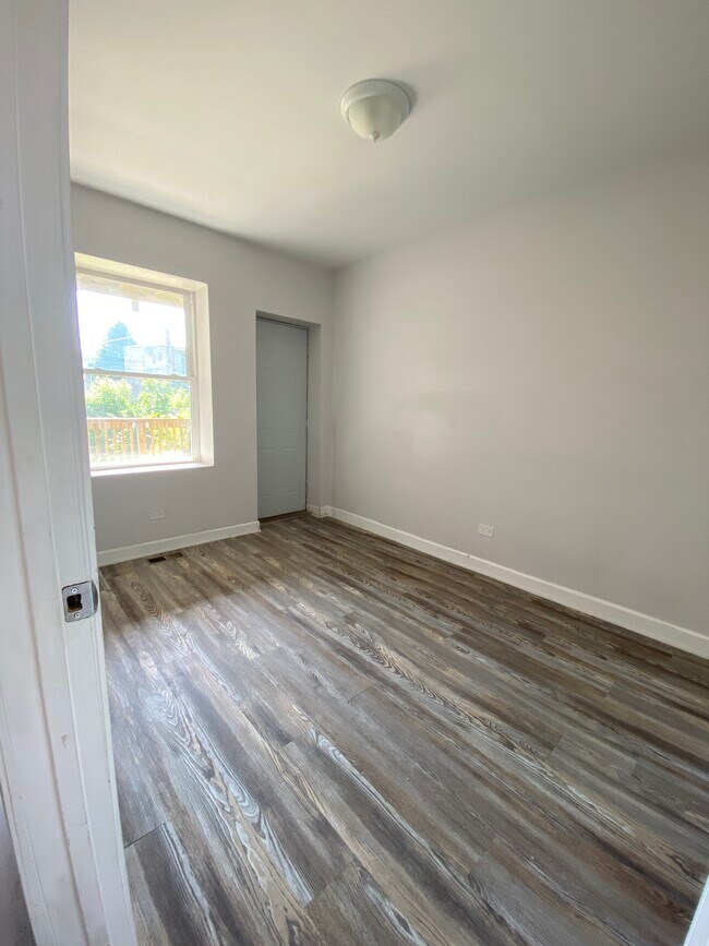 Building Photo - 6503 S Hermitage Ave