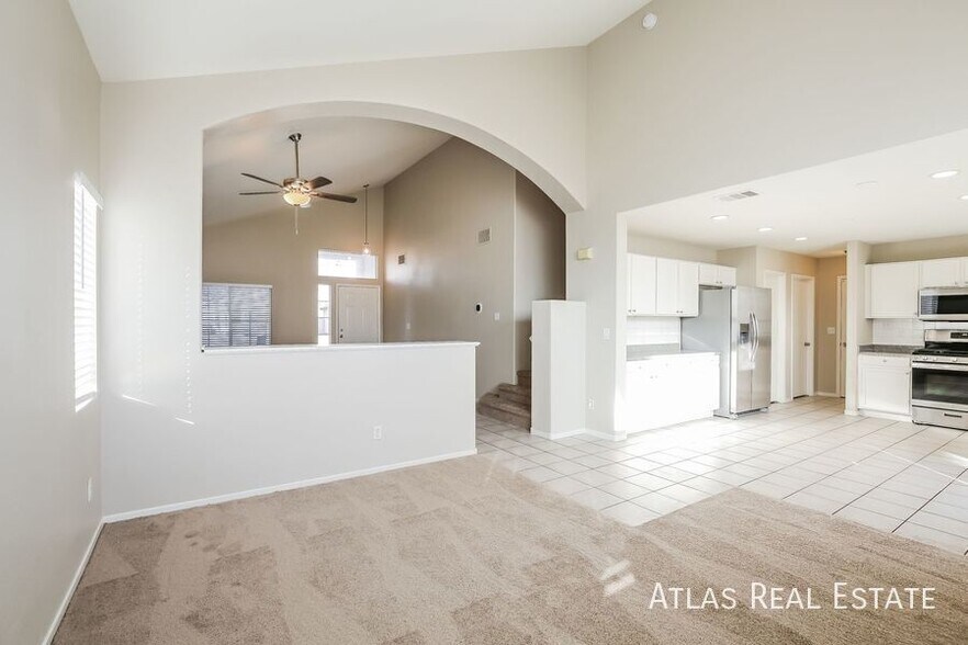 Building Photo - 4367 Sunrise Shores Ave