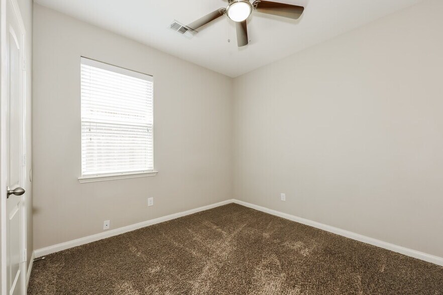 Building Photo - 6120 Chalk Hollow Dr
