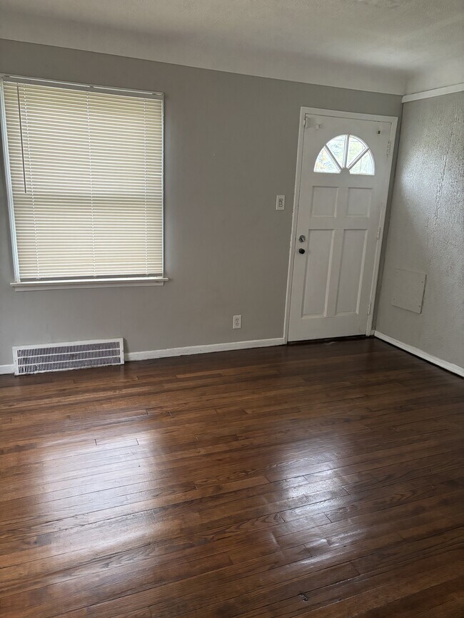 Building Photo - 19639 Moross Rd