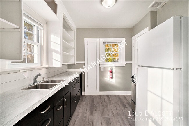 Building Photo - 1305 E Alcott-