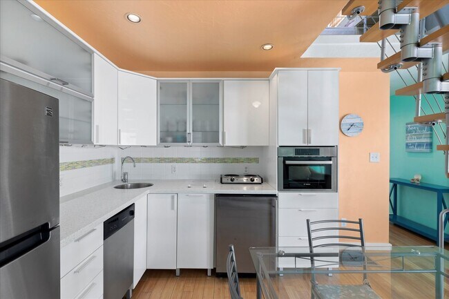 Building Photo - 3708 Duck Ave