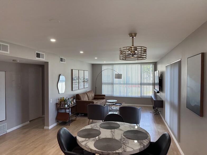 Living Room - 500 Evergreen St