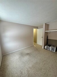 Building Photo - 5 Bramblewood Ln