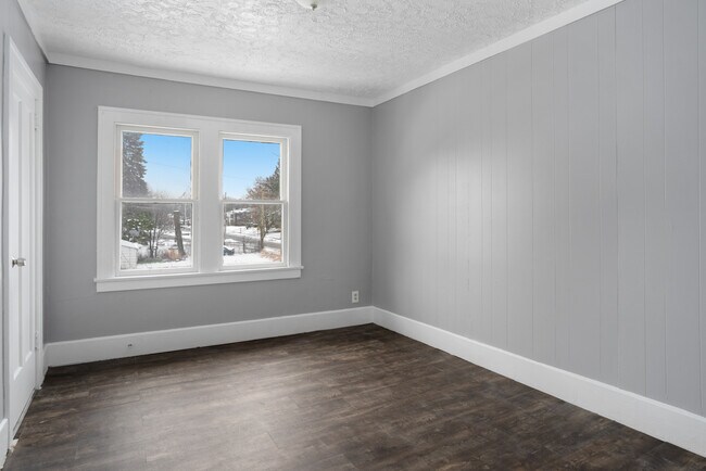 Building Photo - 2229 Cordova Ave