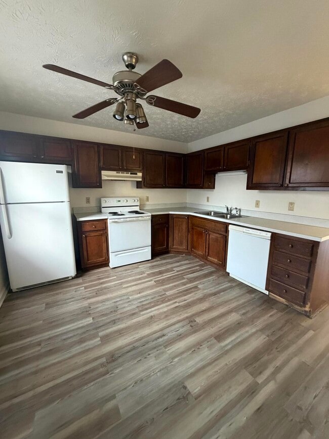 Building Photo - 106 Heritage Dr