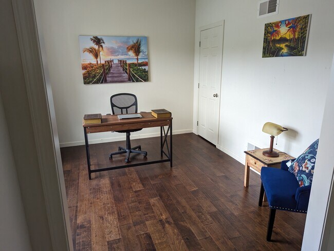 Building Photo - 5 Auction Dr