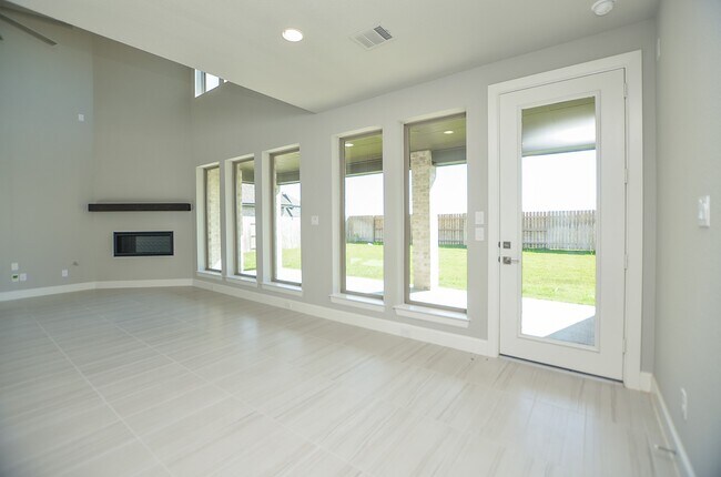 Building Photo - 7610 Blue Finch Ln