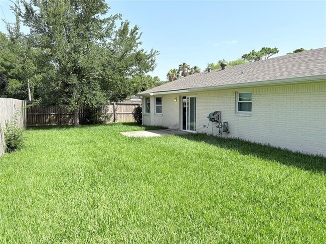 Building Photo - 406 Oak Vista Dr