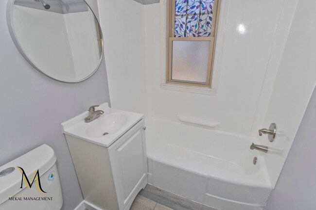 Building Photo - 3 Bedroom Single Family Home in East Forest Park Springfield, MA!