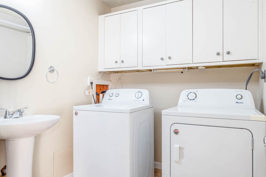 Laundry Room - 8512 Templeton Dr