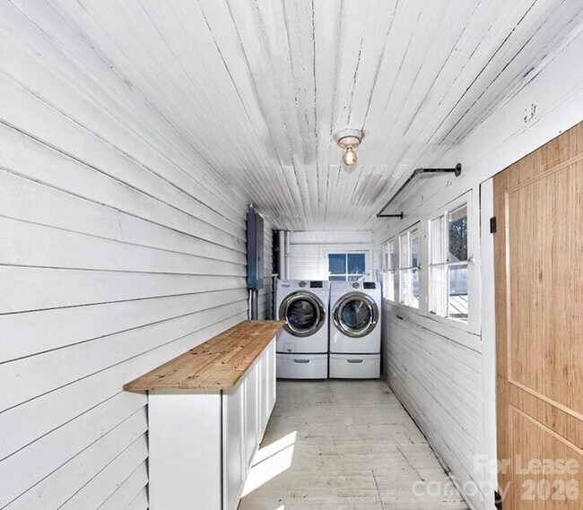 Building Photo - 508 S Main St