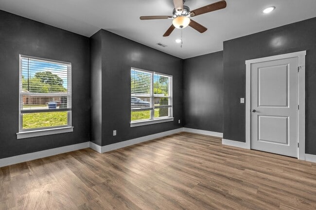 Building Photo - 4718 Metro Park Ln