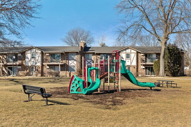 Building Photo - 9S070 Lake Dr