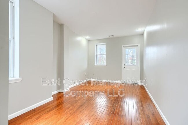 Building Photo - 2204 Ruskin Ave