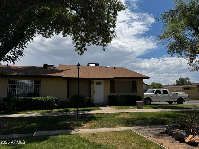 Primary Photo - 2501 N 22nd Dr