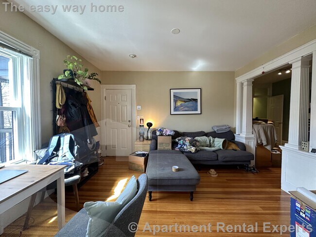 Building Photo - 111 Woodstock St