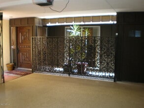 Building Photo - 1009 N Villa Nueva Dr