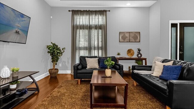 Building Photo - 14545 Damai Ln