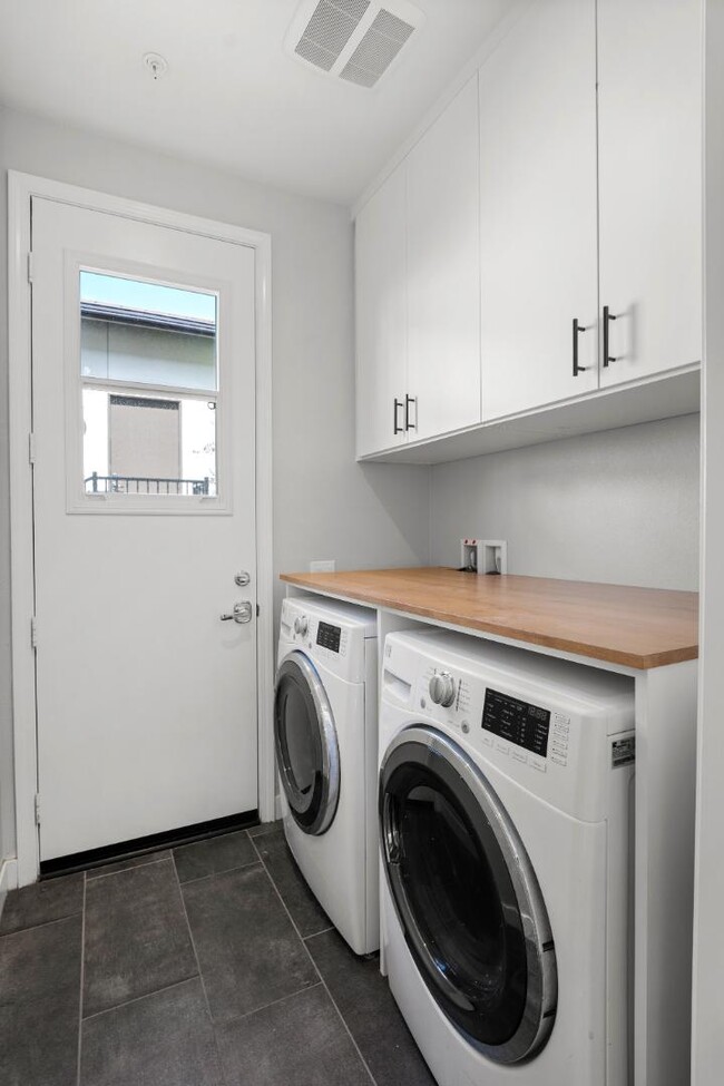 Building Photo - 10553 San Jose St