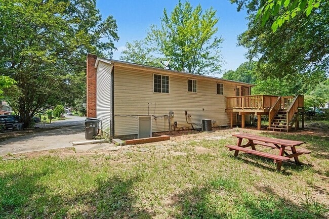 Building Photo - 6201 Turtle Neck Ln