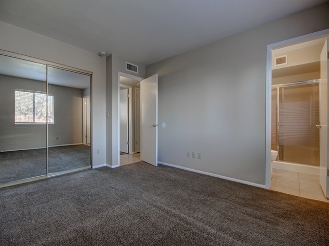 Building Photo - 8952 W Royal Palm Rd