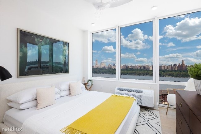 Building Photo - 890 River Rd