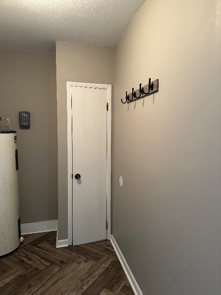 Building Photo - 2211 Shannondoah Dr