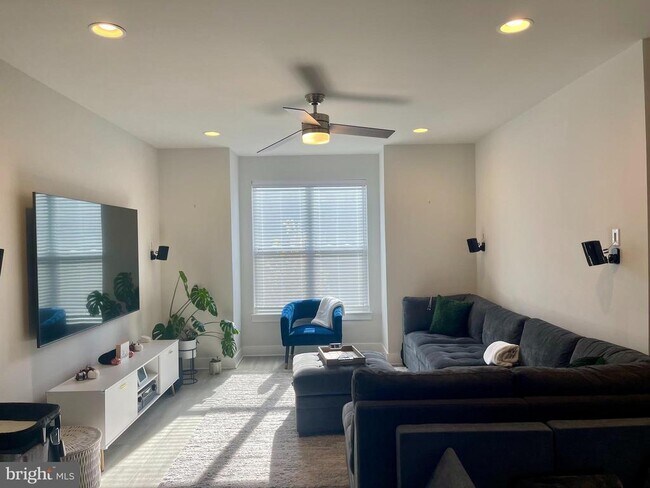 Building Photo - 23006 Sullivans Cove Sq