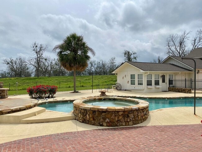 Building Photo - 1407 Camellia Dr
