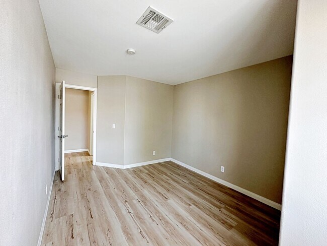 Building Photo - REMODELED 3 BEDROOM HOME IN SOUTH SHORES