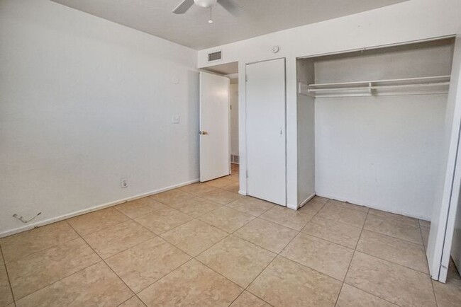 Building Photo - Bright 3-Bedroom Home Near Tucson’s Best A...