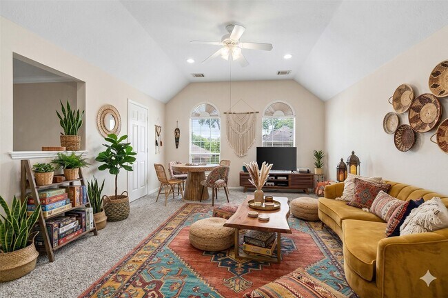 Building Photo - 7902 Feather Springs Dr