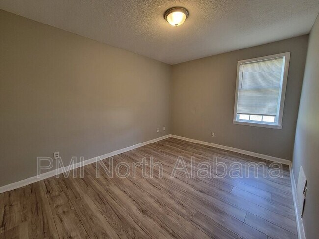 Building Photo - 1818 Glenn St SW