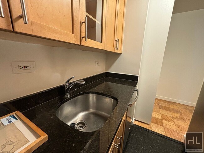 Building Photo - West 87th Street