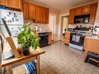 Building Photo - 21 Bradwood St