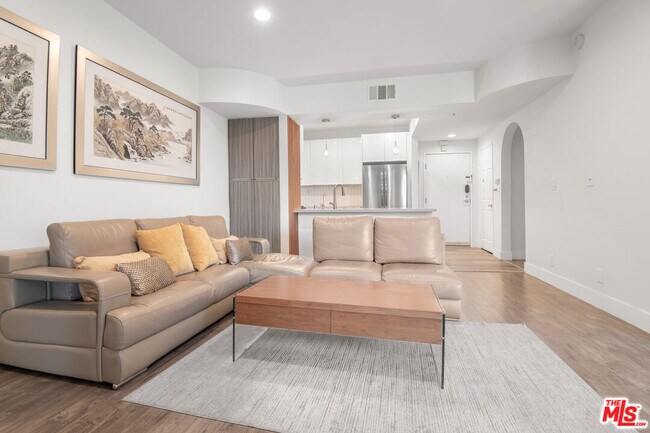 Building Photo - 620 S Gramercy Pl