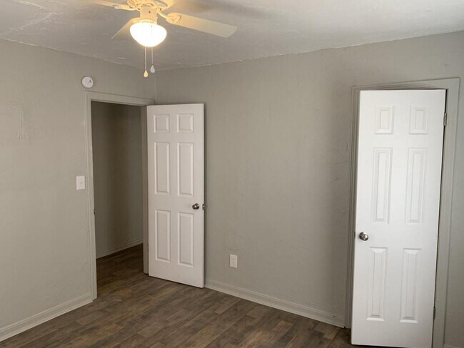 Building Photo - 1600 E Madison St