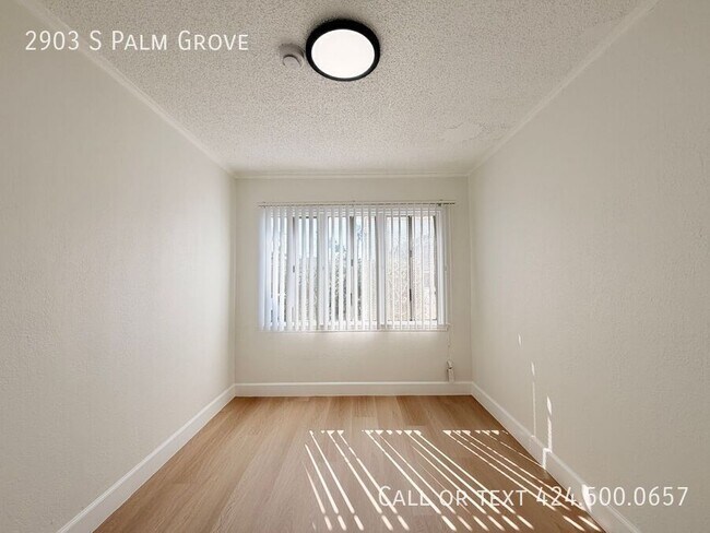 Building Photo - 2903 S Palm Grove Ave