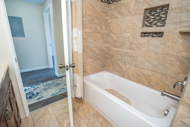 Building Photo - 2-bedroom, 2-bathroom Condo at Kihei Shores!