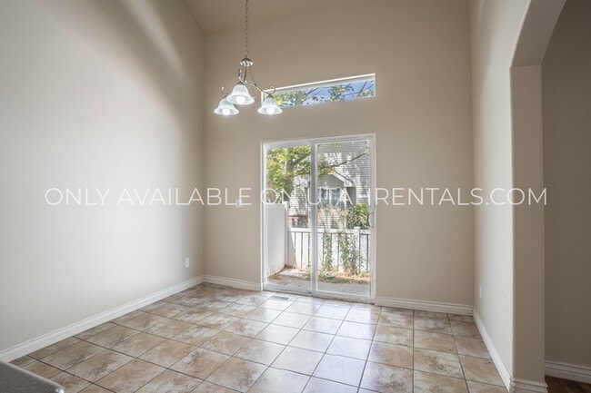 Building Photo - 1380 W Parkside Dr