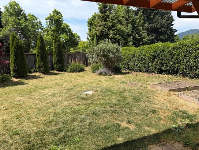 Building Photo - 3-bedroom 2 bath house in Springfield!