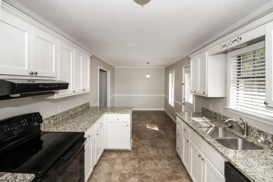 Building Photo - 7352 Alexander Rd