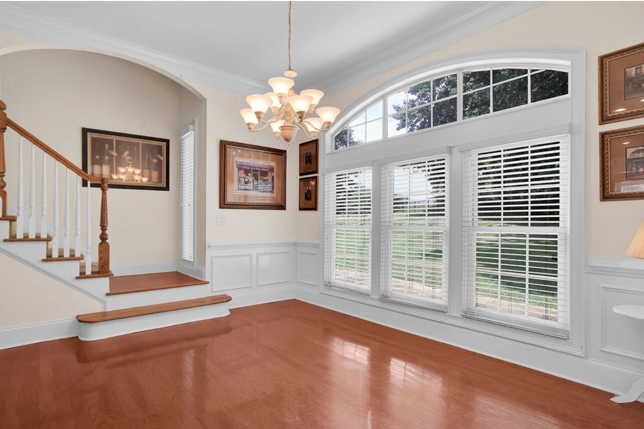 Building Photo - 8225 Seven Oaks Dr